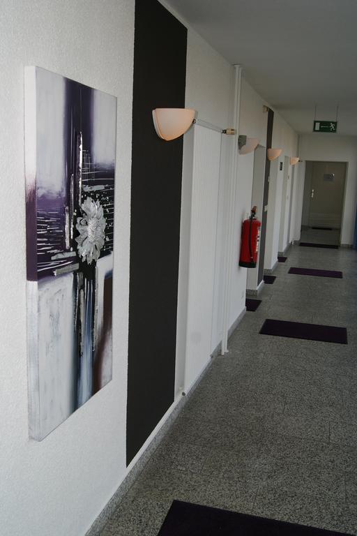 In Hotel Berlin Bagian luar foto